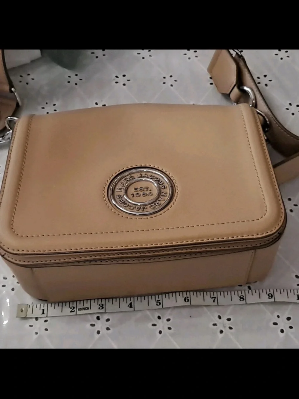 Marc Jacobs Beige Leather Crossbody with Signature Medallion - Picture 15 of 16